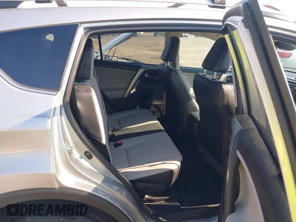 ✅ 2017 Toyota RAV4 Limited • VIN: 2T3YFREV3HW397625 • Лот: 42953858. Опубликован ранее на IAAI с пробегом 27 784 миль. Бесплатный доступ к архиву аукционных продаж из США и подробный отчёт об истории автомобиля на DreamBid. Изображение 8.