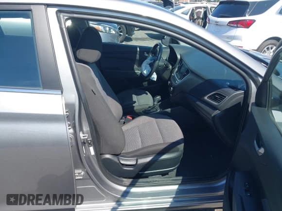 ✅ 2022 Hyundai Accent Limited • VIN: 3KPC34A65NE157519 • Lot: 43359114. Wystawiony na IAAI z przebiegiem 47 046 mil. Bezpłatny archiwum sprzedaży aukcyjnych z USA i szczegółowy raport historii pojazdu na DreamBid. Zdjęcie 5.