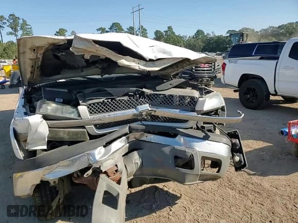 ✅ 2004 Chevrolet Silverado 1500 Z71 • VIN: 2GCEK13T641406001 • Лот: 75167124. Опубликован ранее на Copart с пробегом 254 222 миль. Бесплатный доступ к архиву аукционных продаж из США и подробный отчёт об истории автомобиля на DreamBid. Изображение 10.