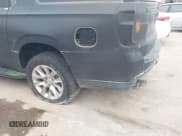 ✅ 2023 Chevrolet Suburban Premier • VIN: 1GNSKFKD7PR512440 • Lot: 43832409. Wystawiony na IAAI z przebiegiem 62 787 mil. Bezpłatny archiwum sprzedaży aukcyjnych z USA i szczegółowy raport historii pojazdu na DreamBid. Zdjęcie 6.