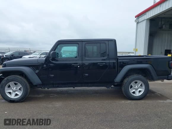 ✅ 2023 Jeep Gladiator Sport S • VIN: 1C6HJTAG8PL522548 • Лот: 42278010. Опубликован ранее на IAAI с пробегом 58 491 миль. Бесплатный доступ к архиву аукционных продаж из США и подробный отчёт об истории автомобиля на DreamBid. Изображение 14.