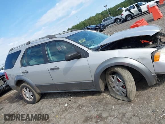 ✅ 2006 Ford Freestyle SE • VIN: 1FMZK01166GA43343 • Lot: 43170003. Wystawiony na IAAI z przebiegiem Nie podano. Bezpłatny archiwum sprzedaży aukcyjnych z USA i szczegółowy raport historii pojazdu na DreamBid. Zdjęcie 13.