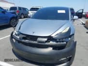 ✅ 2022 Tesla Model 3 Performance • VIN: 5YJ3E1EC2NF263039 • Lot: 42606573. Wystawiony na IAAI z przebiegiem 55 383 mil. Bezpłatny archiwum sprzedaży aukcyjnych z USA i szczegółowy raport historii pojazdu na DreamBid. Zdjęcie 13.