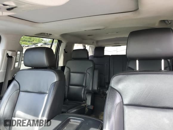 ✅ 2019 Chevrolet Suburban LT • VIN: 1GNSKHKC5KR277466 • Lot: 62895784. Wystawiony na Copart z przebiegiem 109 722 mil. Bezpłatny archiwum sprzedaży aukcyjnych z USA i szczegółowy raport historii pojazdu na DreamBid. Zdjęcie 10.