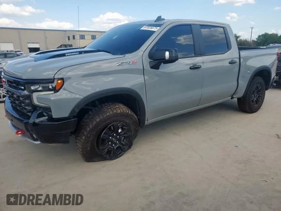 ✅ 2025 Chevrolet Silverado 1500 • VIN: 3GCUKHE81SG131512 • Лот: 67035875. Опубликован ранее на Copart с пробегом 2 852 миль. Бесплатный доступ к архиву аукционных продаж из США и подробный отчёт об истории автомобиля на DreamBid. Изображение 1.