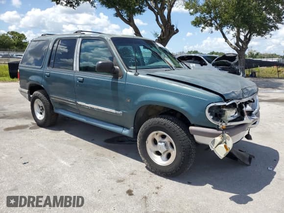✅ 1997 Ford Explorer XLT • VIN: 1FMDU32PXVUD09813 • Lot: 61066325. Listed on Copart with 222,538 mi. Free auction sales archive from the USA and detailed vehicle history report at DreamBid. Image 4.