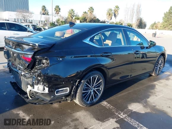 ✅ 2025 Lexus ES 300h • VIN: 58ADA1C11SU059356 • Lot: 41282747. Listed on IAAI with 96 mi. Free auction sales archive from the USA and detailed vehicle history report at DreamBid. Image 4.