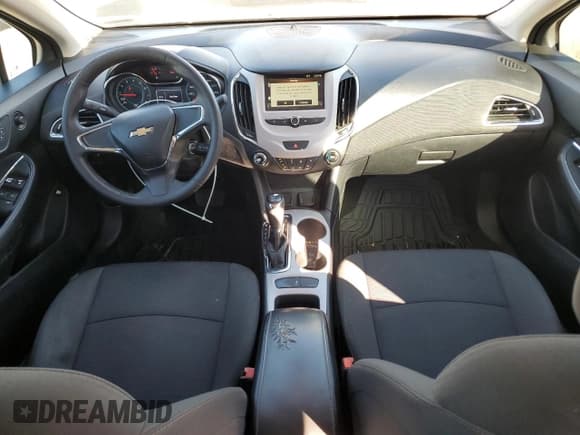 ✅ 2017 Chevrolet Cruze LS • VIN: 1G1BC5SM1H7114484 • Lot: 91451935. Wystawiony na Copart z przebiegiem 139 024 mil. Bezpłatny archiwum sprzedaży aukcyjnych z USA i szczegółowy raport historii pojazdu na DreamBid. Zdjęcie 8.