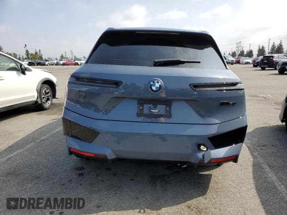 ✅ 2023 BMW iX M60 • VIN: WB533CF02PCL29526 • Lot: 50676894. Wystawiony na Copart z przebiegiem 7 865 mil. Bezpłatny archiwum sprzedaży aukcyjnych z USA i szczegółowy raport historii pojazdu na DreamBid. Zdjęcie 6.