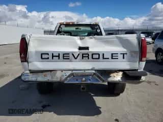 1993 Chevrolet Silverado 2500 z VIN 1GCFK24K6PE127943, wystawiony jako Copart lot #49150645 z przebiegiem 171 482 mil mil oraz Szkoda całkowita • Salvage title. Historia ofert i sprzedaży dostępna na DreamBid. Obrazek 6.