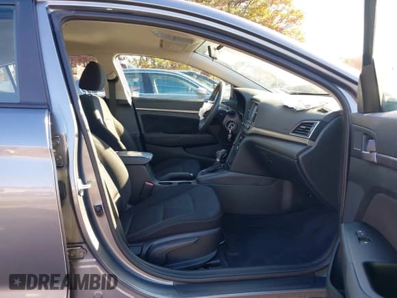 ✅ 2018 Hyundai Elantra Value Edition • VIN: 5NPD84LF2JH389648 • Лот: 43603430. Опубликован ранее на IAAI с пробегом 61 077 миль. Бесплатный доступ к архиву аукционных продаж из США и подробный отчёт об истории автомобиля на DreamBid. Изображение 5.