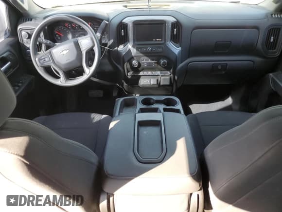 ✅ 2021 Chevrolet Silverado 1500 Custom • VIN: 3GCPYBEK5MG230924 • Lot: 74251114. Wystawiony na Copart z przebiegiem 46 915 mil. Bezpłatny archiwum sprzedaży aukcyjnych z USA i szczegółowy raport historii pojazdu na DreamBid. Zdjęcie 8.