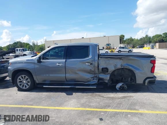 ✅ 2021 Chevrolet Silverado 1500 High Country • VIN: 3GCPWFED4MG144695 • Lot: 42880446. Wystawiony na IAAI z przebiegiem 14 271 mil. Bezpłatny archiwum sprzedaży aukcyjnych z USA i szczegółowy raport historii pojazdu na DreamBid. Zdjęcie 15.