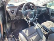 ✅ 2019 Toyota Corolla L • VIN: 5YFBURHE1KP883813 • Лот: 70495205. Опубликован ранее на Copart с пробегом 79 957 миль. Бесплатный доступ к архиву аукционных продаж из США и подробный отчёт об истории автомобиля на DreamBid. Изображение 8.