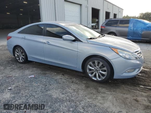 ✅ 2013 Hyundai Sonata SE • VIN: 5NPEC4ACXDH599141 • Lot: 75869174. Wystawiony na Copart z przebiegiem 268 078 mil. Bezpłatny archiwum sprzedaży aukcyjnych z USA i szczegółowy raport historii pojazdu na DreamBid. Zdjęcie 4.