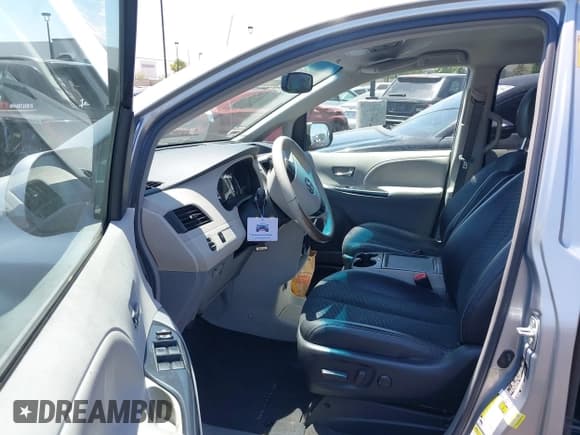 ✅ 2014 Toyota Sienna SE • VIN: 5TDXK3DC8ES417109 • Лот: 42623735. Опубликован ранее на IAAI с пробегом 96 234 миль. Бесплатный доступ к архиву аукционных продаж из США и подробный отчёт об истории автомобиля на DreamBid. Изображение 5.