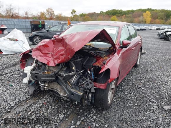 ✅ 2018 Volkswagen Passat SE • VIN: 1VWBA7A33JC038472 • Лот: 43391690. Опубликован ранее на IAAI с пробегом 122 000 миль. Бесплатный доступ к архиву аукционных продаж из США и подробный отчёт об истории автомобиля на DreamBid. Изображение 6.