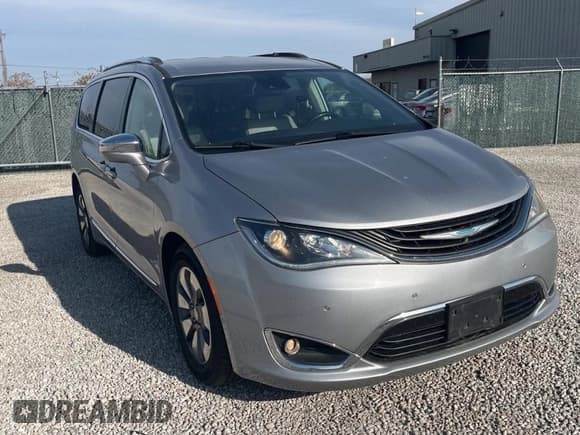 ✅ 2018 Chrysler Pacifica Hybrid Limited • VIN: 2C4RC1N75JR105604 • Lot: 92134015. Wystawiony na Copart z przebiegiem 282 788 mil. Bezpłatny archiwum sprzedaży aukcyjnych z USA i szczegółowy raport historii pojazdu na DreamBid. Zdjęcie 2.