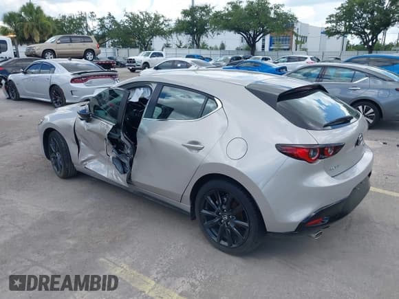 ✅ 2025 Mazda 3 S Select Sport • VIN: JM1BPAKM4S1753716 • Лот: 43014323. Опубликован ранее на IAAI с пробегом 15 582 миль. Бесплатный доступ к архиву аукционных продаж из США и подробный отчёт об истории автомобиля на DreamBid. Изображение 3.