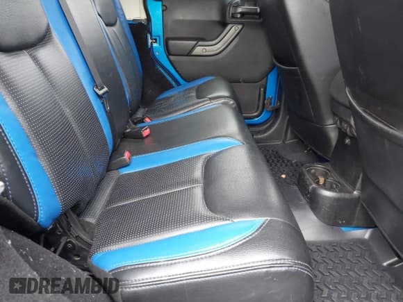 ✅ 2015 Jeep Wrangler Unlimited Sport • VIN: 1C4BJWDG4FL508785 • Lot: 41738598. Wystawiony na IAAI z przebiegiem 115 564 mil. Bezpłatny archiwum sprzedaży aukcyjnych z USA i szczegółowy raport historii pojazdu na DreamBid. Zdjęcie 8.