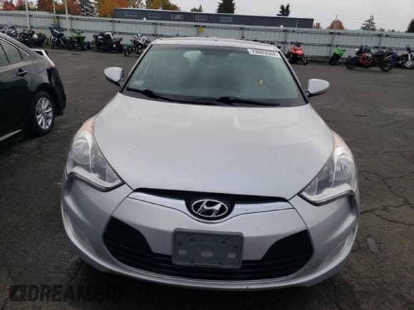 ✅ 2017 Hyundai Veloster • VIN: KMHTC6AD2HU321868 • Lot: 79083584. Wystawiony na Copart z przebiegiem 105 528 mil. Bezpłatny archiwum sprzedaży aukcyjnych z USA i szczegółowy raport historii pojazdu na DreamBid. Zdjęcie 5.
