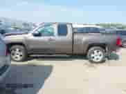 2008 Chevrolet Silverado 1500 1LT z VIN 2GCEC19J481298955, wystawiony jako IAAI lot #43246623 z przebiegiem 152 808 mil mil oraz . Historia ofert i sprzedaży dostępna na DreamBid. Obrazek 14.