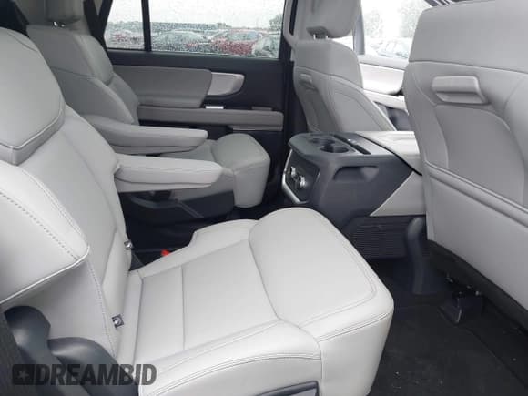 ✅ 2025 Ford Expedition Active • VIN: 1FMJU1J87SEA29225 • Lot: 42816312. Wystawiony na IAAI z przebiegiem 283 mil. Bezpłatny archiwum sprzedaży aukcyjnych z USA i szczegółowy raport historii pojazdu na DreamBid. Zdjęcie 8.