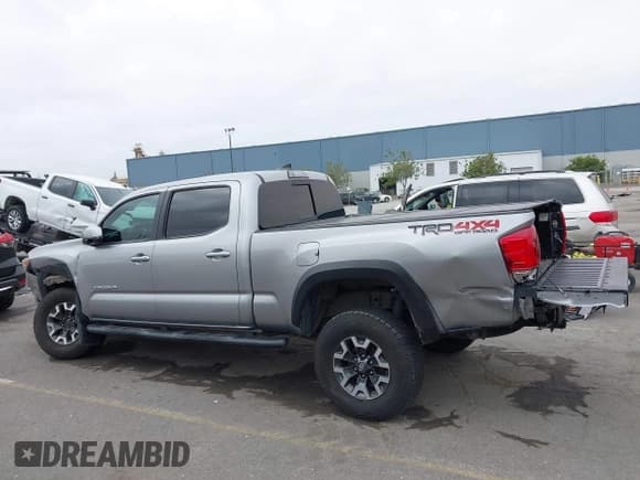 ✅ 2017 Toyota Tacoma SR5 • VIN: 3TMDZ5BN4HM029118 • Lot: 42830453. Wystawiony na IAAI z przebiegiem 171 231 mil. Bezpłatny archiwum sprzedaży aukcyjnych z USA i szczegółowy raport historii pojazdu na DreamBid. Zdjęcie 14.