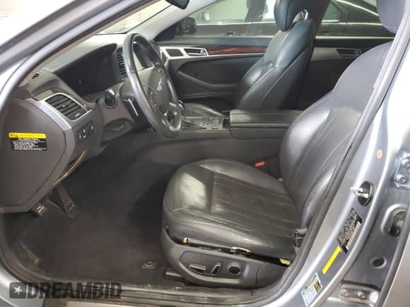 ✅ 2015 Hyundai Genesis 3.8L • VIN: KMHGN4JE9FU094510 • Lot: 81943194. Wystawiony na Copart z przebiegiem 96 832 mil. Bezpłatny archiwum sprzedaży aukcyjnych z USA i szczegółowy raport historii pojazdu na DreamBid. Zdjęcie 7.