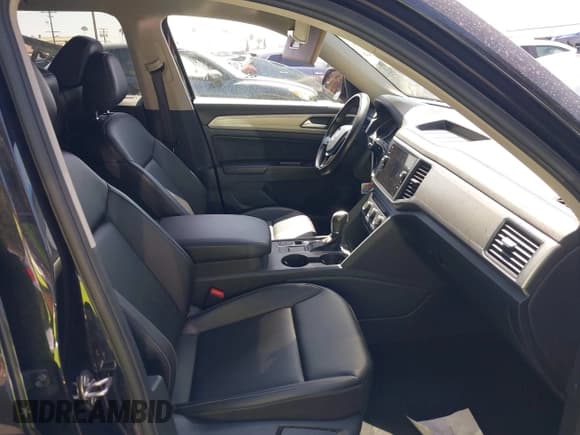 ✅ 2018 Volkswagen Atlas SE • VIN: 1V2CR2CA5JC571436 • Lot: 42517629. Listed on IAAI with 77,559 mi. Free auction sales archive from the USA and detailed vehicle history report at DreamBid. Image 5.