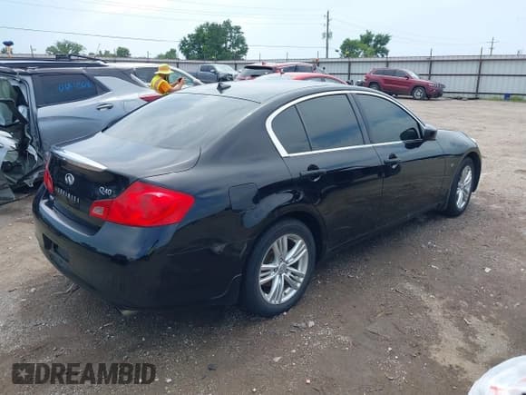 ✅ 2015 Infiniti Q40 • VIN: JN1CV6AR1FM651298 • Lot: 42648990. Wystawiony na IAAI z przebiegiem 131 396 mil. Bezpłatny archiwum sprzedaży aukcyjnych z USA i szczegółowy raport historii pojazdu na DreamBid. Zdjęcie 4.