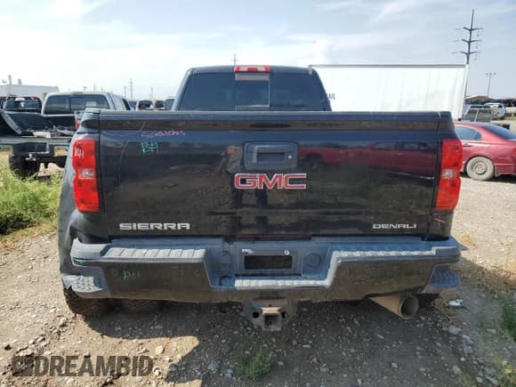 ✅ 2015 GMC Sierra 3500HD Denali • VIN: 1GT424E82FF533913 • Lot: 69794285. Listed on Copart with 95,282 mi. Free auction sales archive from the USA and detailed vehicle history report at DreamBid. Image 6.