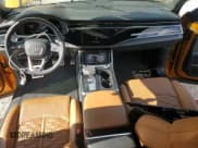 ✅ 2021 Audi RS Q8 • VIN: WU1ARBF18MD027860 • Lot: 69364205. Wystawiony na Copart z przebiegiem 34 261 mil. Bezpłatny archiwum sprzedaży aukcyjnych z USA i szczegółowy raport historii pojazdu na DreamBid. Zdjęcie 8.