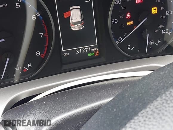 ✅ 2018 Toyota RAV4 XLE • VIN: JTMRFREV0JD234227 • Lot: 43423781. Listed on IAAI with 31,271 mi. Free auction sales archive from the USA and detailed vehicle history report at DreamBid. Image 15.