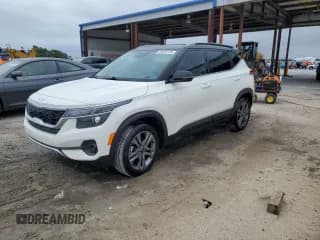 ✅ 2023 Kia Seltos S • VIN: KNDEU2AA5P7377907 • Лот: 85855165. Опубликован ранее на Copart с пробегом 36 804 миль. Бесплатный доступ к архиву аукционных продаж из США и подробный отчёт об истории автомобиля на DreamBid. Изображение 1.