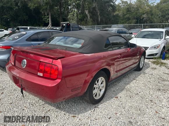 ✅ 2007 Ford Mustang Deluxe • VIN: 1ZVFT84N575262497 • Лот: 90951405. Опубликован ранее на Copart с пробегом 157 957 миль. Бесплатный доступ к архиву аукционных продаж из США и подробный отчёт об истории автомобиля на DreamBid. Изображение 4.