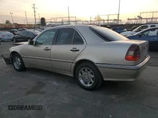 ✅ 1998 Mercedes-Benz C 230/260/280/320 • VIN: WDBHA29G9WA553386 • Лот: 86217474. Опубликован ранее на Copart с пробегом 145 886 миль. Бесплатный доступ к архиву аукционных продаж из США и подробный отчёт об истории автомобиля на DreamBid. Изображение 2.