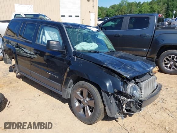 ✅ 2015 Jeep Patriot Latitude • VIN: 1C4NJPFA0FD350516 • Lot: 42452517. Wystawiony na IAAI z przebiegiem Nie podano. Bezpłatny archiwum sprzedaży aukcyjnych z USA i szczegółowy raport historii pojazdu na DreamBid. Zdjęcie 1.