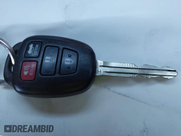 ✅ 2017 Toyota Camry XLE • VIN: 4T1BF1FK1HU423885 • Лот: 43571550. Опубликован ранее на IAAI с пробегом 110 333 миль. Бесплатный доступ к архиву аукционных продаж из США и подробный отчёт об истории автомобиля на DreamBid. Изображение 11.