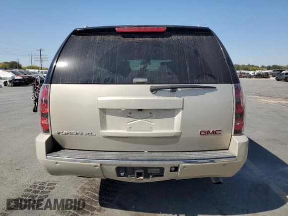 ✅ 2008 GMC Yukon XL • VIN: 1GKFK66898J242705 • Lot: 81885685. Listed on Copart with 203,327 mi. Free auction sales archive from the USA and detailed vehicle history report at DreamBid. Image 6.