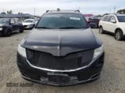 ✅ 2013 Lincoln MKT • VIN: 2LMHJ5NK5DBL59422 • Lot: 56723325. Wystawiony na Copart z przebiegiem 241 792 mil. Bezpłatny archiwum sprzedaży aukcyjnych z USA i szczegółowy raport historii pojazdu na DreamBid. Zdjęcie 5.