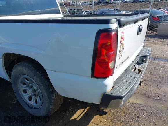 ✅ 2007 Chevrolet Silverado 1500 LS • VIN: 2GCEC13V571139680 • Lot: 43453498. Listed on IAAI with 417,600 mi. Free auction sales archive from the USA and detailed vehicle history report at DreamBid. Image 6.