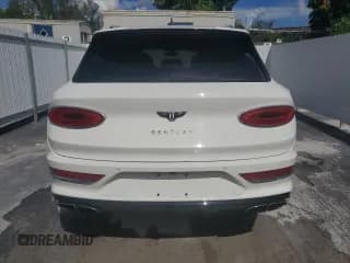 ✅ 2021 Bentley Bentayga V8 • VIN: SJAAM2ZV3MC032885 • Лот: 68701305. Опубликован ранее на Copart с пробегом 32 929 миль. Бесплатный доступ к архиву аукционных продаж из США и подробный отчёт об истории автомобиля на DreamBid. Изображение 6.