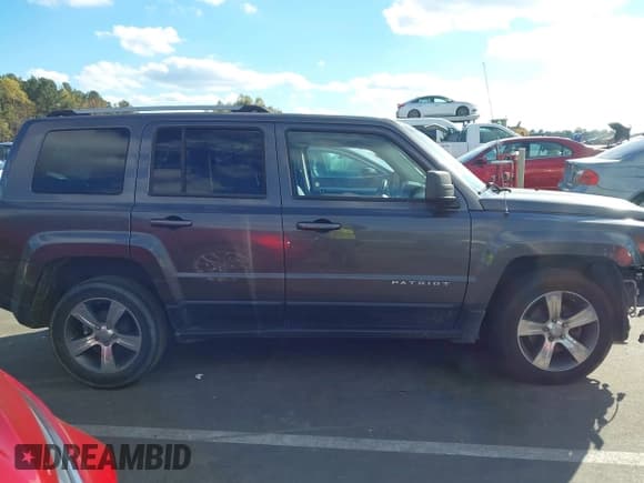 ✅ 2016 Jeep Patriot High Altitude • VIN: 1C4NJPFA7GD700547 • Lot: 43567000. Wystawiony na IAAI z przebiegiem 193 492 mil. Bezpłatny archiwum sprzedaży aukcyjnych z USA i szczegółowy raport historii pojazdu na DreamBid. Zdjęcie 13.