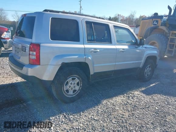 ✅ 2014 Jeep Patriot Sport • VIN: 1C4NJRBB8ED558233 • Лот: 43633685. Опубликован ранее на IAAI с пробегом 205 055 миль. Бесплатный доступ к архиву аукционных продаж из США и подробный отчёт об истории автомобиля на DreamBid. Изображение 4.