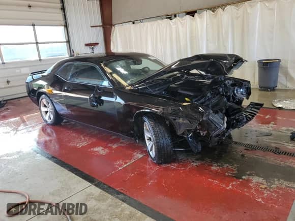 2018 Dodge Challenger SXT z VIN 2C3CDZAG0JH236229, wystawiony jako Copart lot #84886725 z przebiegiem 73 576 mil mil oraz Szkoda całkowita • Salvage title. Historia ofert i sprzedaży dostępna na DreamBid. Obrazek 4.