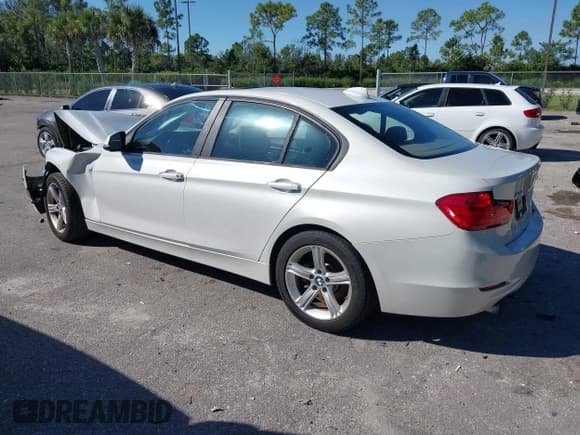 ✅ 2014 BMW 3 Series 320i xDrive • VIN: WBA3C3C59EP661616 • Лот: 43582199. Опубликован ранее на IAAI с пробегом 199 299 миль. Бесплатный доступ к архиву аукционных продаж из США и подробный отчёт об истории автомобиля на DreamBid. Изображение 3.