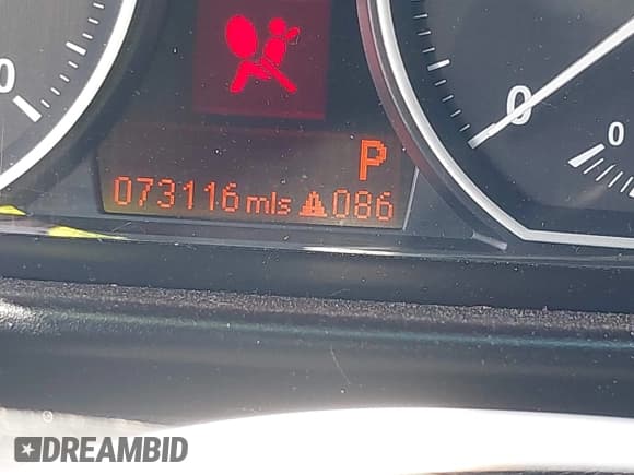 ✅ 2011 BMW 1 Series 128i • VIN: WBAUN1C53BVH83188 • Lot: 43143947. Wystawiony na IAAI z przebiegiem 73 116 mil. Bezpłatny archiwum sprzedaży aukcyjnych z USA i szczegółowy raport historii pojazdu na DreamBid. Zdjęcie 15.