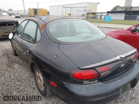 ✅ 1999 Ford Taurus SE • VIN: 1FAFP53U2XA116215 • Lot: 42210161. Listed on IAAI with 260,212 mi. Free auction sales archive from the USA and detailed vehicle history report at DreamBid. Image 3.
