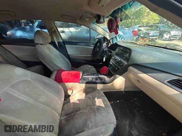 2016 Hyundai Sonata 2.4L z VIN 5NPE24AF7GH268034, wystawiony jako Copart lot #91316115 z przebiegiem Nie podano mil oraz Czysty tytuł • Clean title. Historia ofert i sprzedaży dostępna na DreamBid. Obrazek 5.